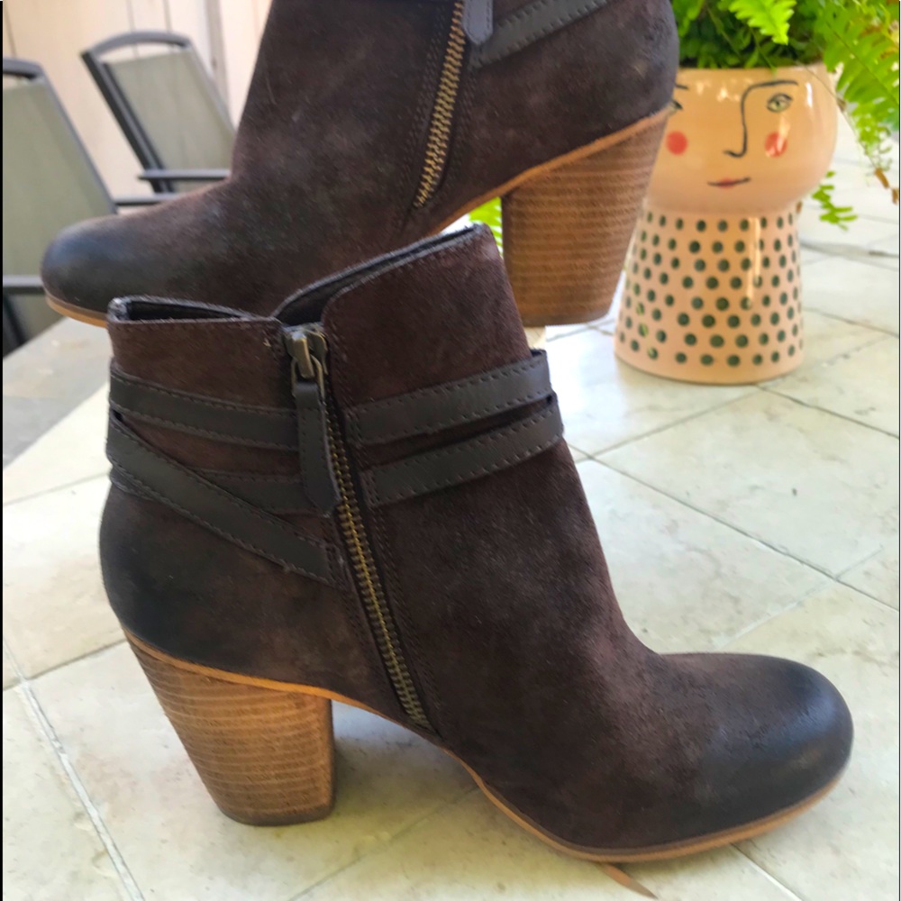Women Nordstrom brown suede bootie size  7
